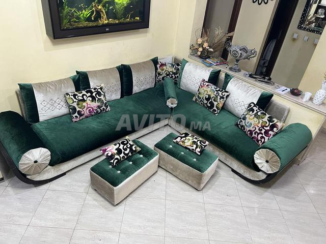 كنبة بحالة جيدة جداً .2.90/2.45 م