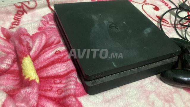 بلايستيشن 4 بحالة جيدة