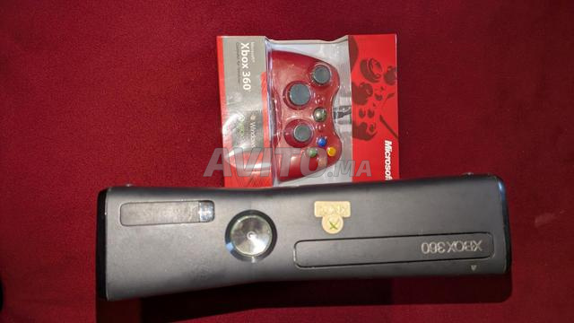 Xbox 360 encore propre 128 Go 2 manettes 17 jeux