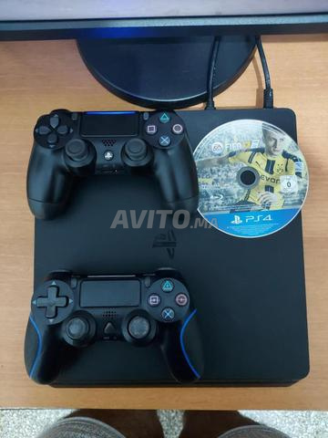 PS4 Slim 500Go 2 manettes et CD FIFA