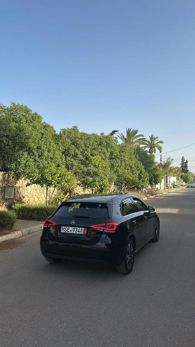 mecedes clas a  n9iya bzf kolchi original fiha