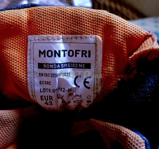 للبيع حذاء سلامة MONTOFRI مقاس 43 حالة ممتازة