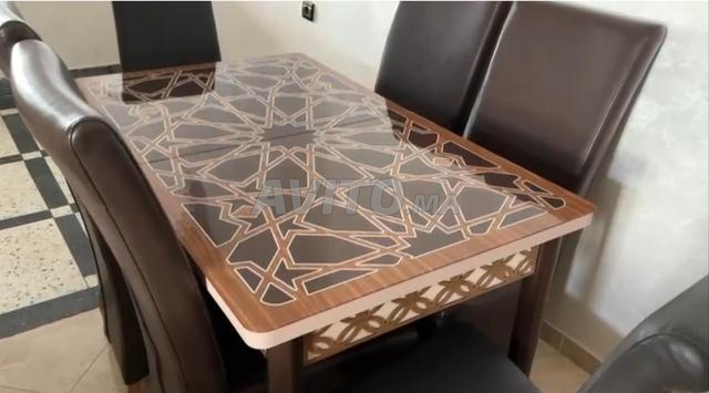 طاولة طعام
