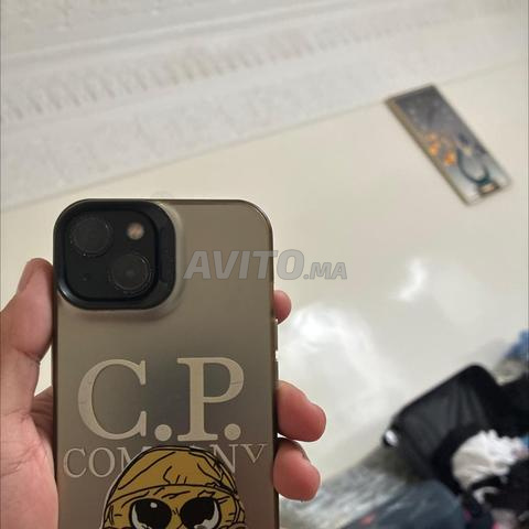 iPhone 13 bon état arrière cassé - 2
