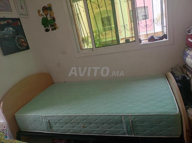 Matelas médical avec son cadre