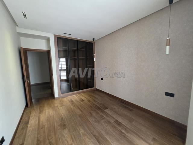 Appartement rénové 162 m², terrasse, Racine