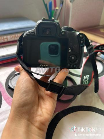 كانون EOS 100D من فرنسا