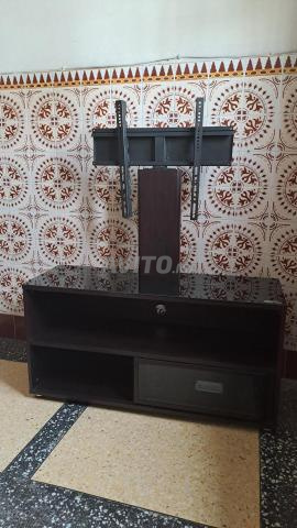Meuble TV أنيق مع سيبورة لاصقة فيه - قياس 105x35