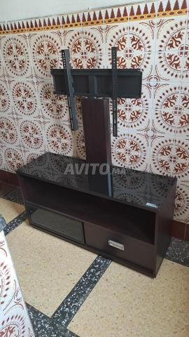 Meuble TV élégant avec support intégré - Dimensions 105x35 - 2