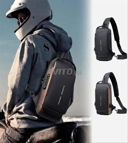 Sac bandoulière au design élégant et sportif