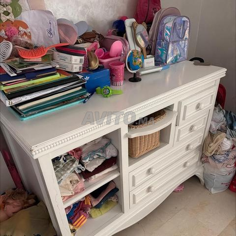 Lit bébé et commode - 2