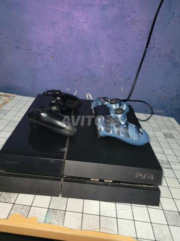 Playstation 4 avec 2 manettes