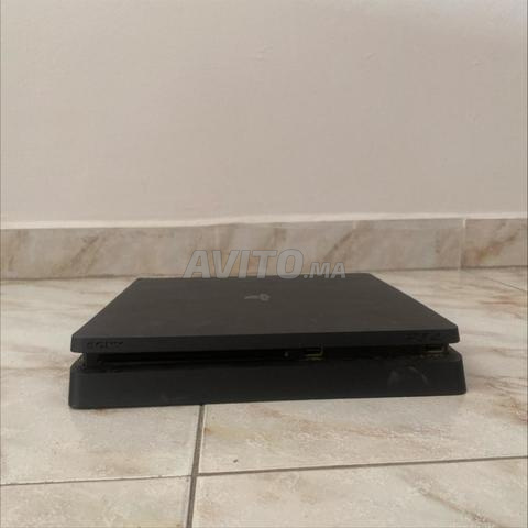 Ps4 slim à vendre avec fifa 21 et 18 - 2