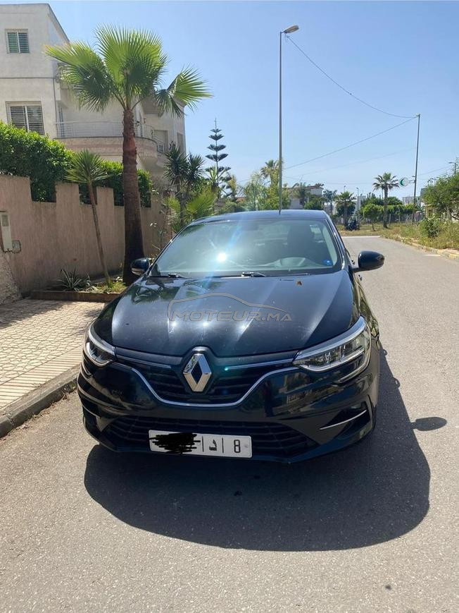 Renault megane 4 sedane très propre.  