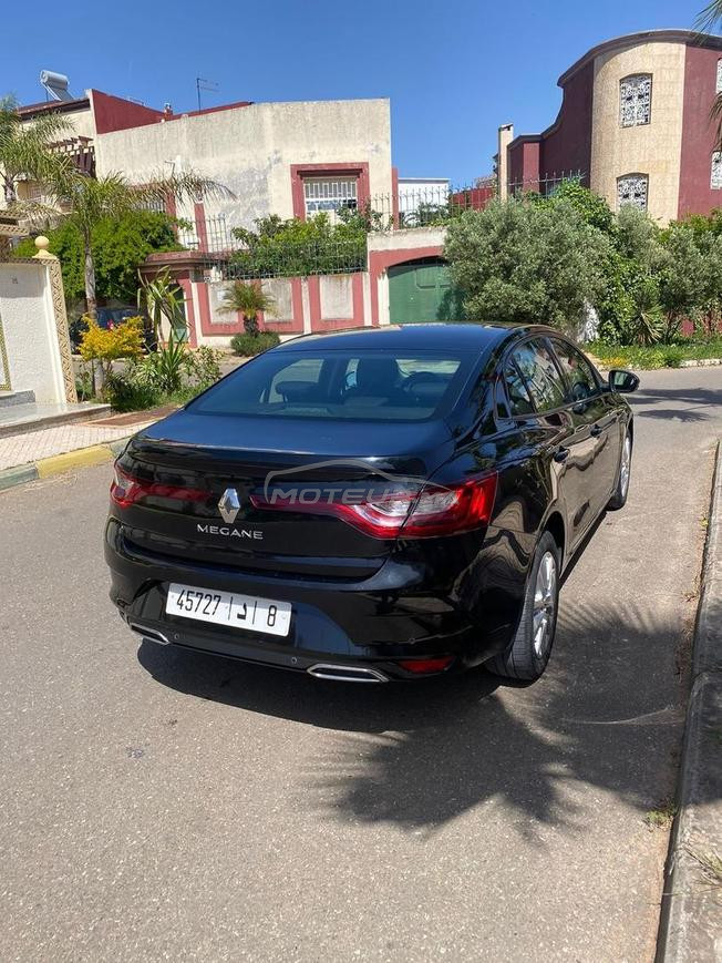 Renault megane 4 sedane très propre.  