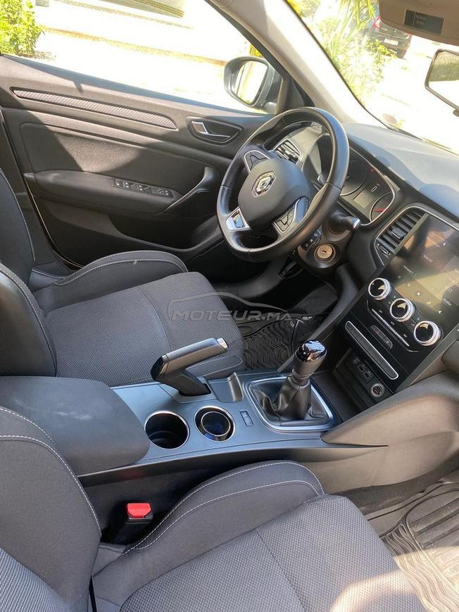 Renault megane 4 sedane très propre.  