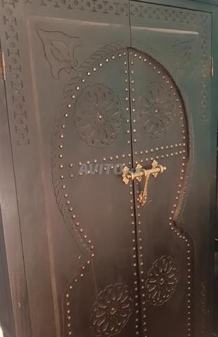 Armoire artisanale en bois massif sculpté - 2