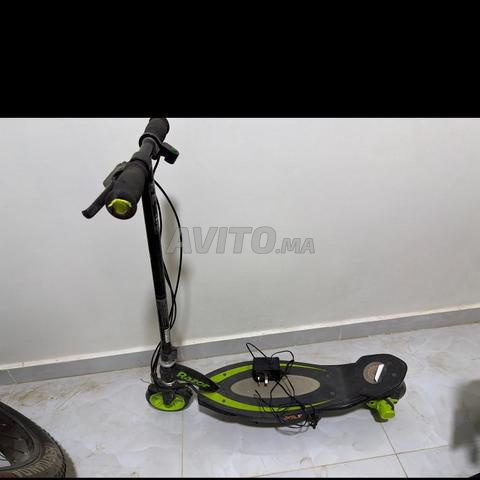 سكوتر كهربائي للأطفال بعمر سبع سنوات من شركة Razor - 2