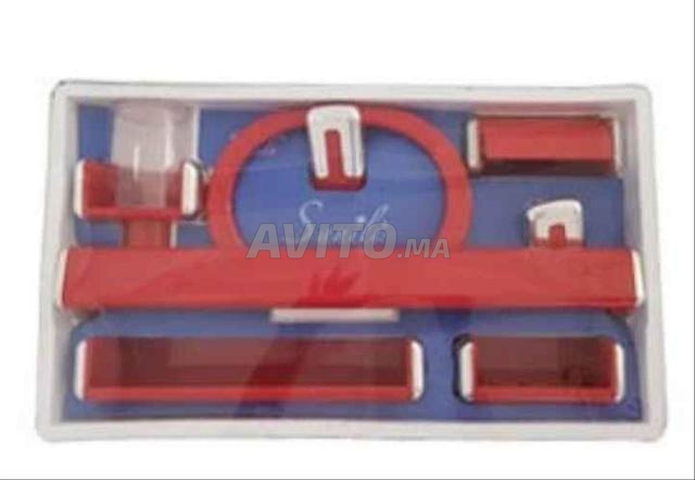 Accessoires de salle de bain couleurs variées