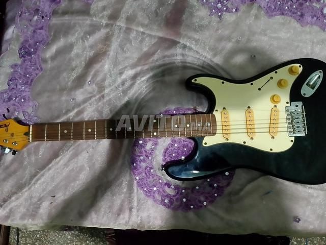 Guitare avec sonorisation - 2