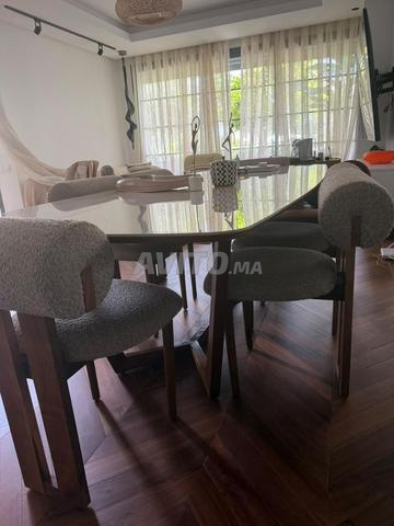 Table à manger avec 8 chaises - 2