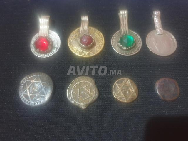 Artisanat numismatique marocain fait par des mains amazighes