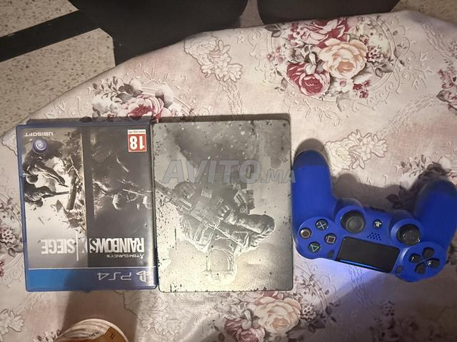 PS4 fat plus une manette plus deux CD - 2