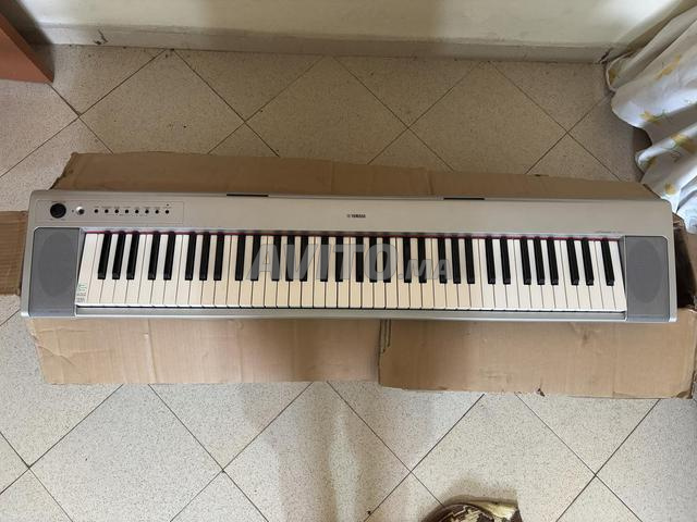Piano électronique YAMAHA Piaggero NP-31 à 76 touches