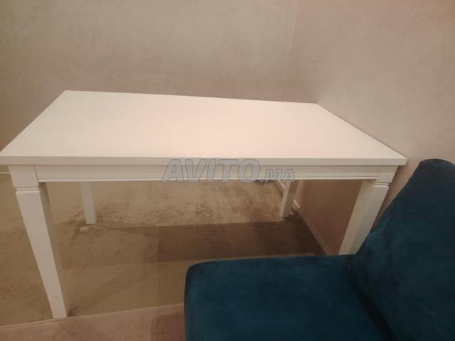 طاولة مع 4 كراسي - 2