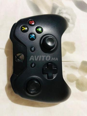 2 يد تحكم Xbox نظيفة