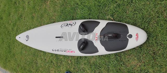 Une planche de windsurf BIC Veloce 298