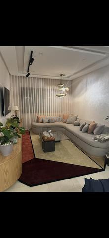 Beau salon quasi neuf à vendre, coussins inclus - 2