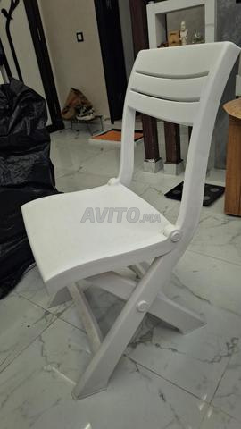 Table et 2 chaises de bonne qualité - 2