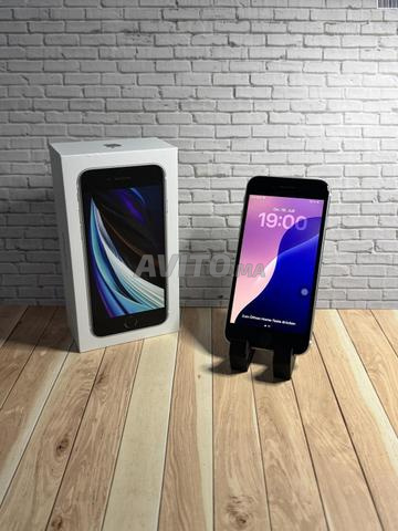 آيفون SE 2020 أبيض 128GB جو مع العلبة الأصلية