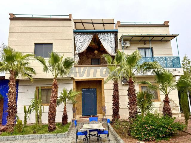 Villa de 1000 m² avec piscine – Rout de Marrkech 