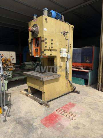 Presse pneumatique d’emboutissage