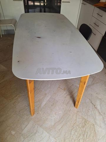 Table rectangulaire longueur 1m60 largeur 80cm