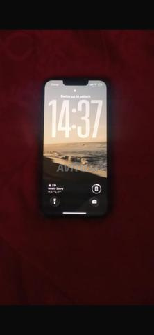 iPhone 13 128 Go Noir Très bon état Batterie 85% - 2