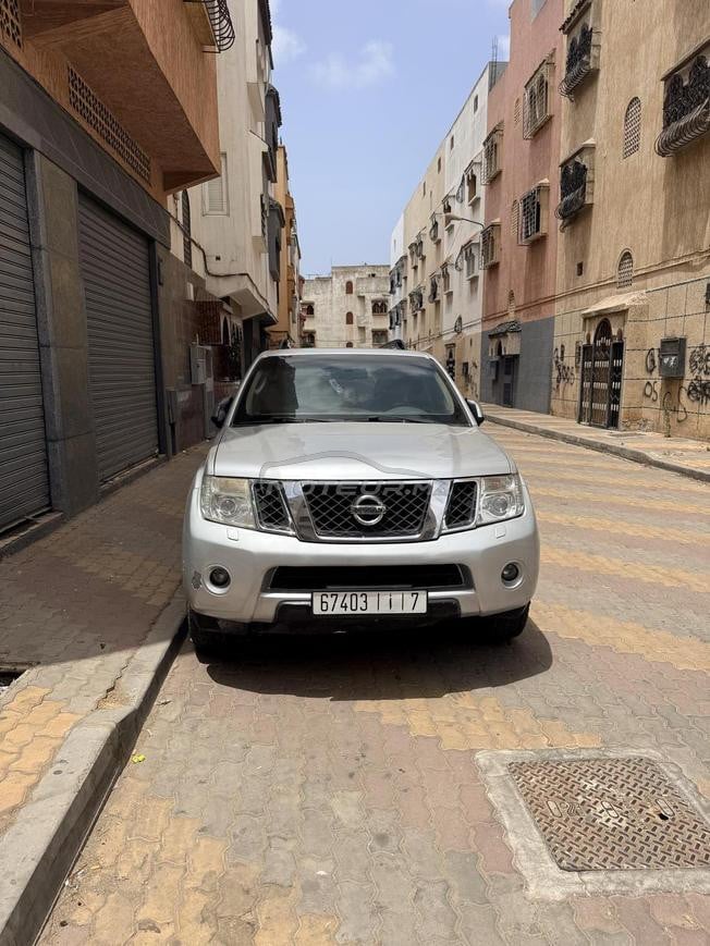 NISSAN PATHFINDER AUTOMATIQUE 1ere main 4X4