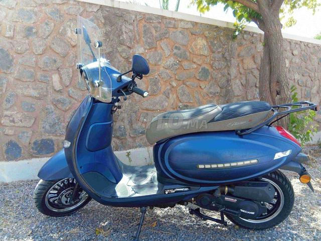 دراجة نارية شبه جديدة