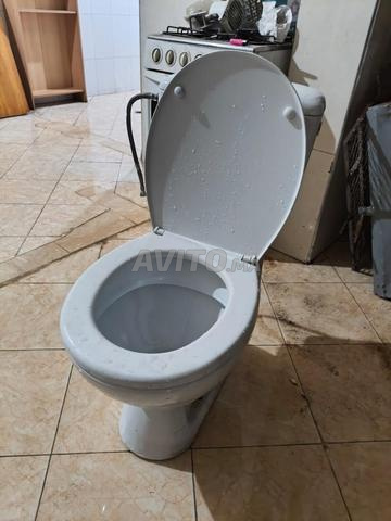 Siège de toilette complet en excellent état - 2