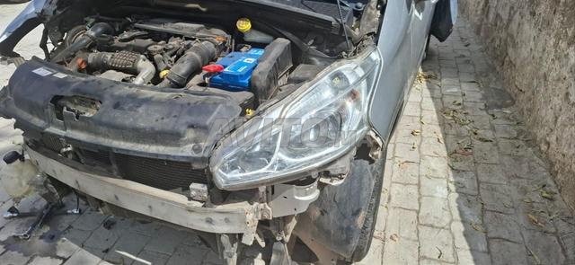 Peugeot 208 2016 accidentée à vendre - 2