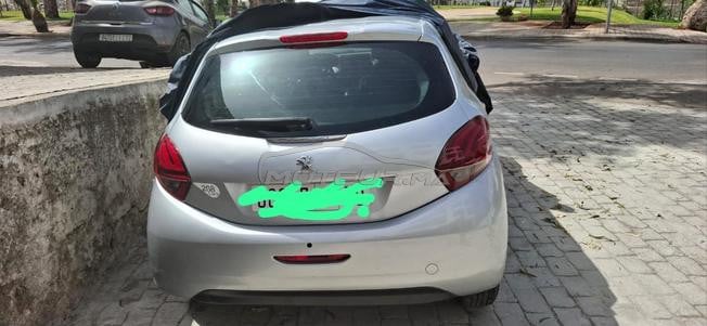 Peugeot 208 2016 accidentée à vendre