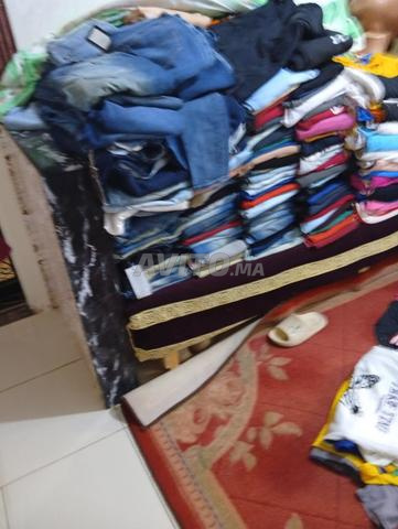 يا شباب، لدي بضاعة جيدة في التخفيضات بعين عودة