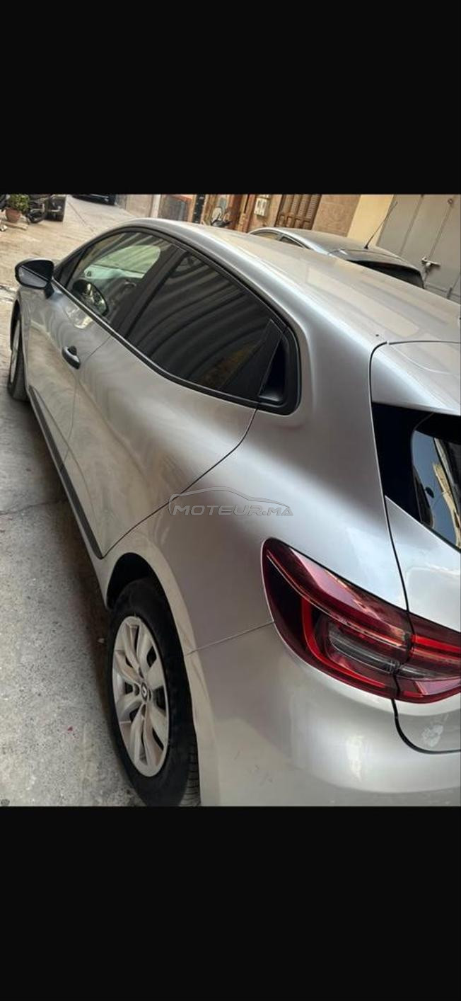 clio 5 essance
