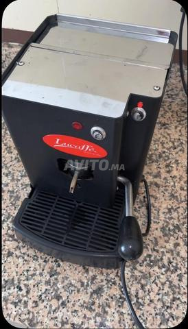 ماكينة قهوة إيطالية الصنع بحالة جيدة