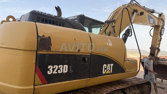 Caterpillar 323D - 2