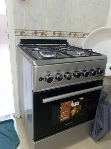 Cuisinière REGAL 4 feux avec four – Très bon état