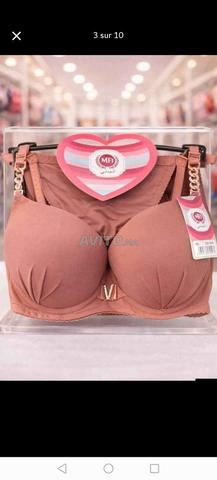 Vêtements et chaussures en gros