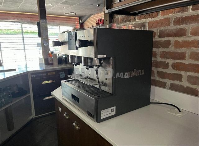 آلة Lavazza Blue احترافية بالكبسولات - 2